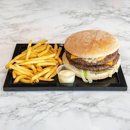 Burger double steak, cheddar et frites
