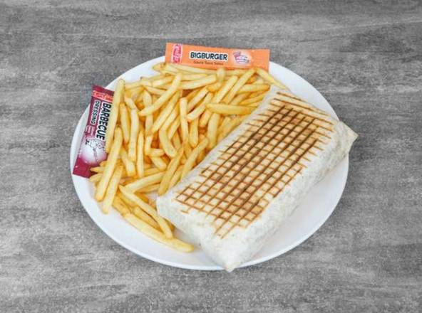 Tacos grillé servi avec frites